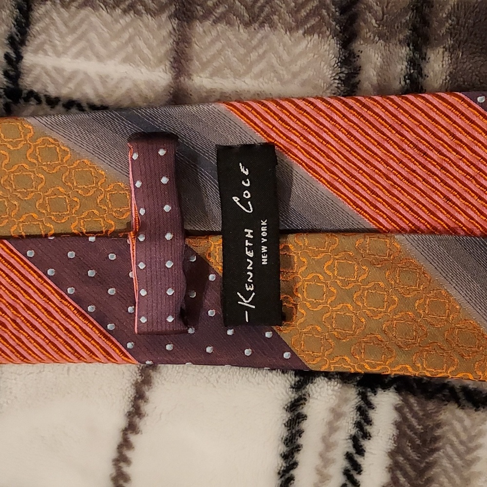 Kenneth Cole Neck Tie - Picture 2 of 3